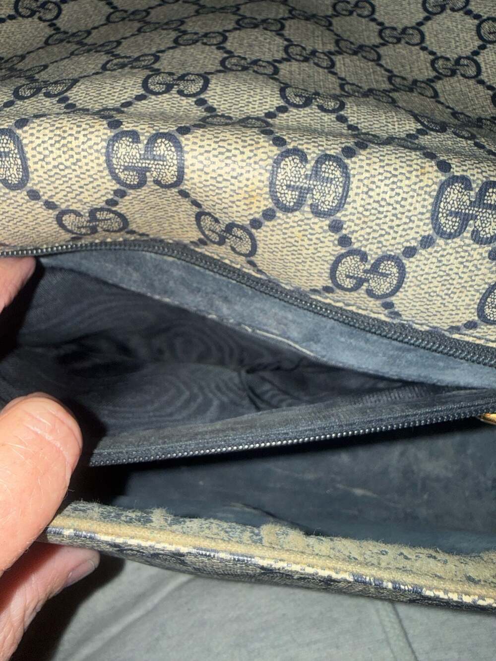 Authentic Vintage Gucci GG Supreme Crossbody Bag Navy Blue Monogram Canvas - Picture 8 of 11